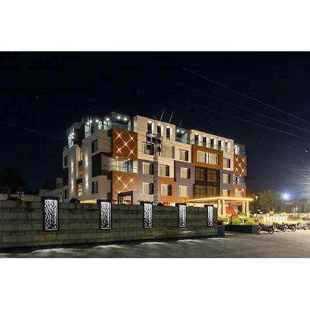 Hotel Shivay President Uddzsaín Kültér fotó