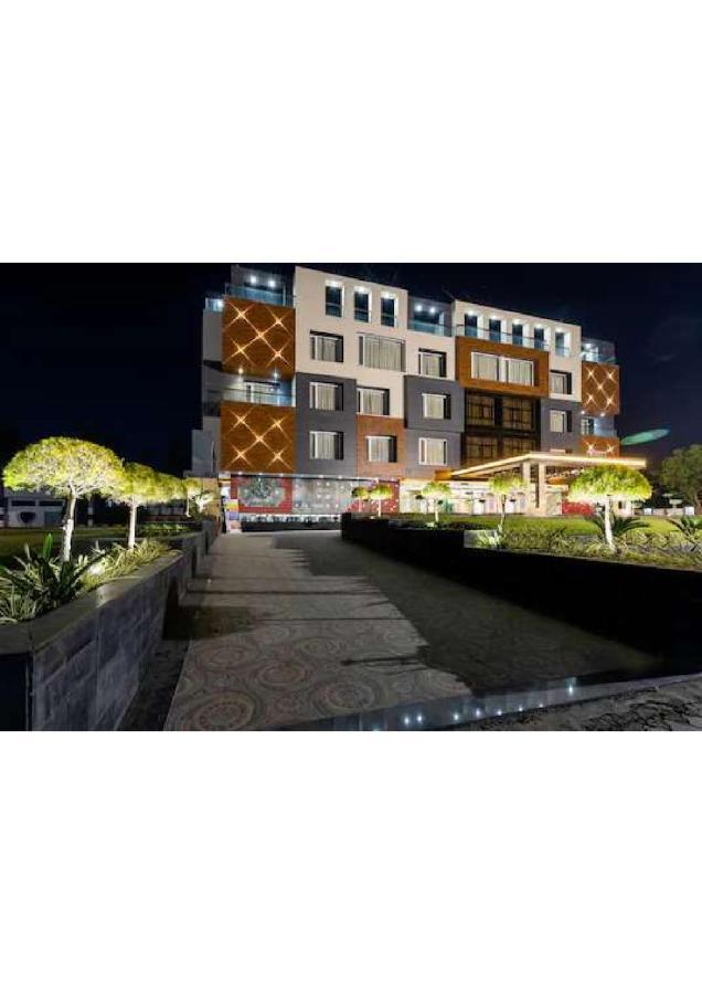 Hotel Shivay President Uddzsaín Kültér fotó