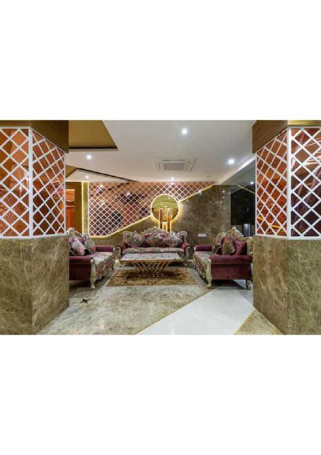 Hotel Shivay President Uddzsaín Kültér fotó