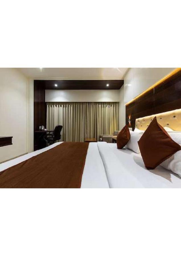 Hotel Shivay President Uddzsaín Kültér fotó