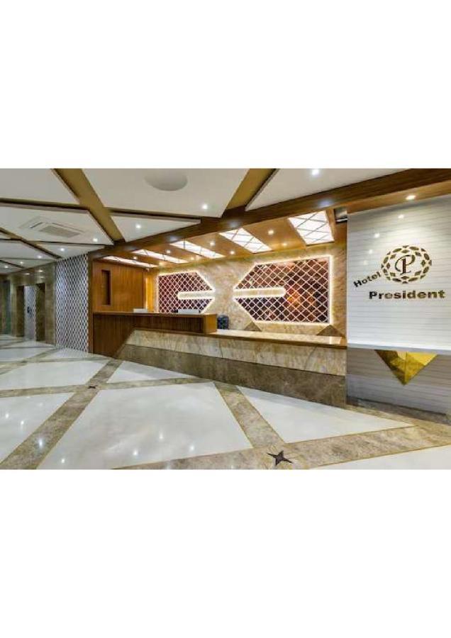Hotel Shivay President Uddzsaín Kültér fotó