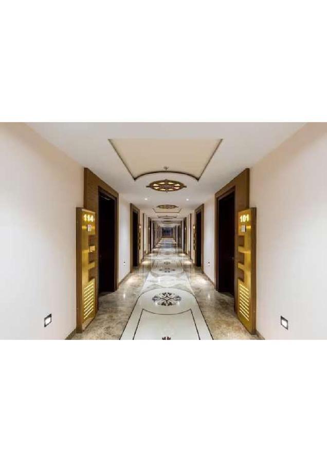 Hotel Shivay President Uddzsaín Kültér fotó